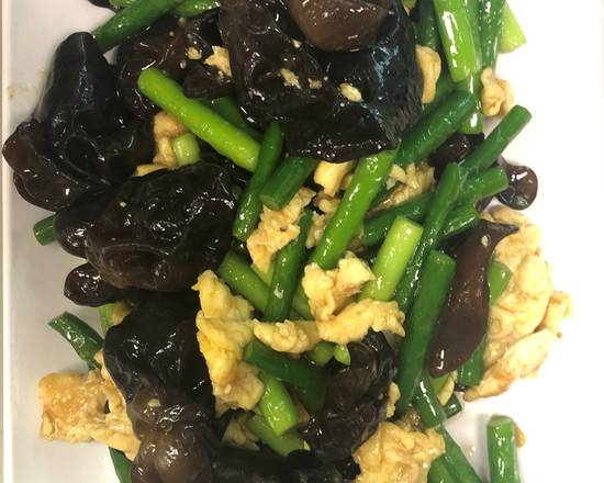 H12 Fried Egg with Black Fungus and Garlic Sprouts 鸡蛋蒜薹炒木耳